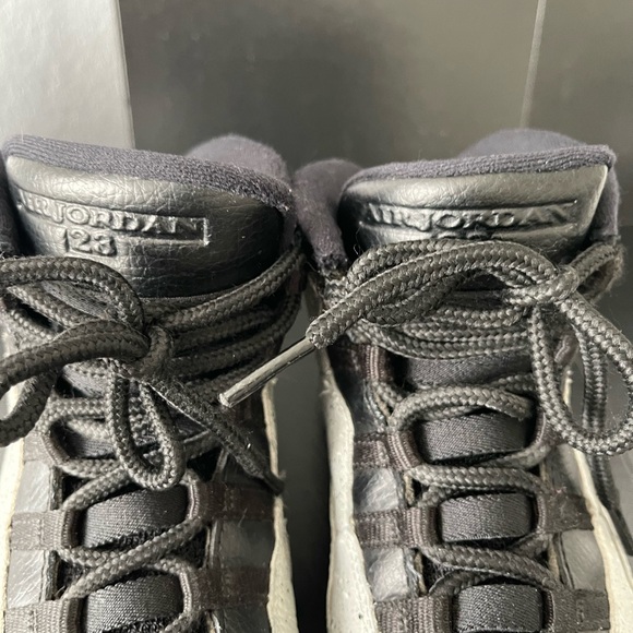 Boys US 5y Nike Air Retro Cement Smoke Gray 310806-062 sneakers - Picture 11 of 12